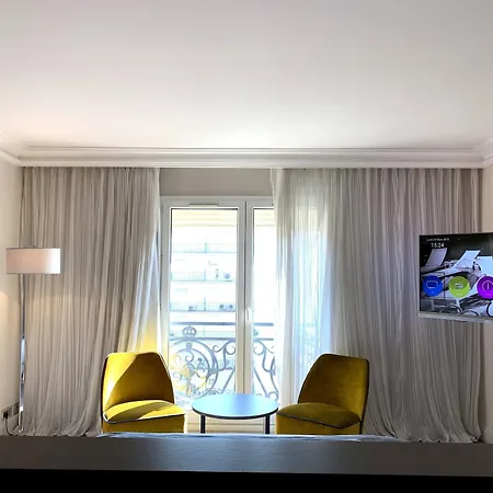 Готель Le Canberra 4*